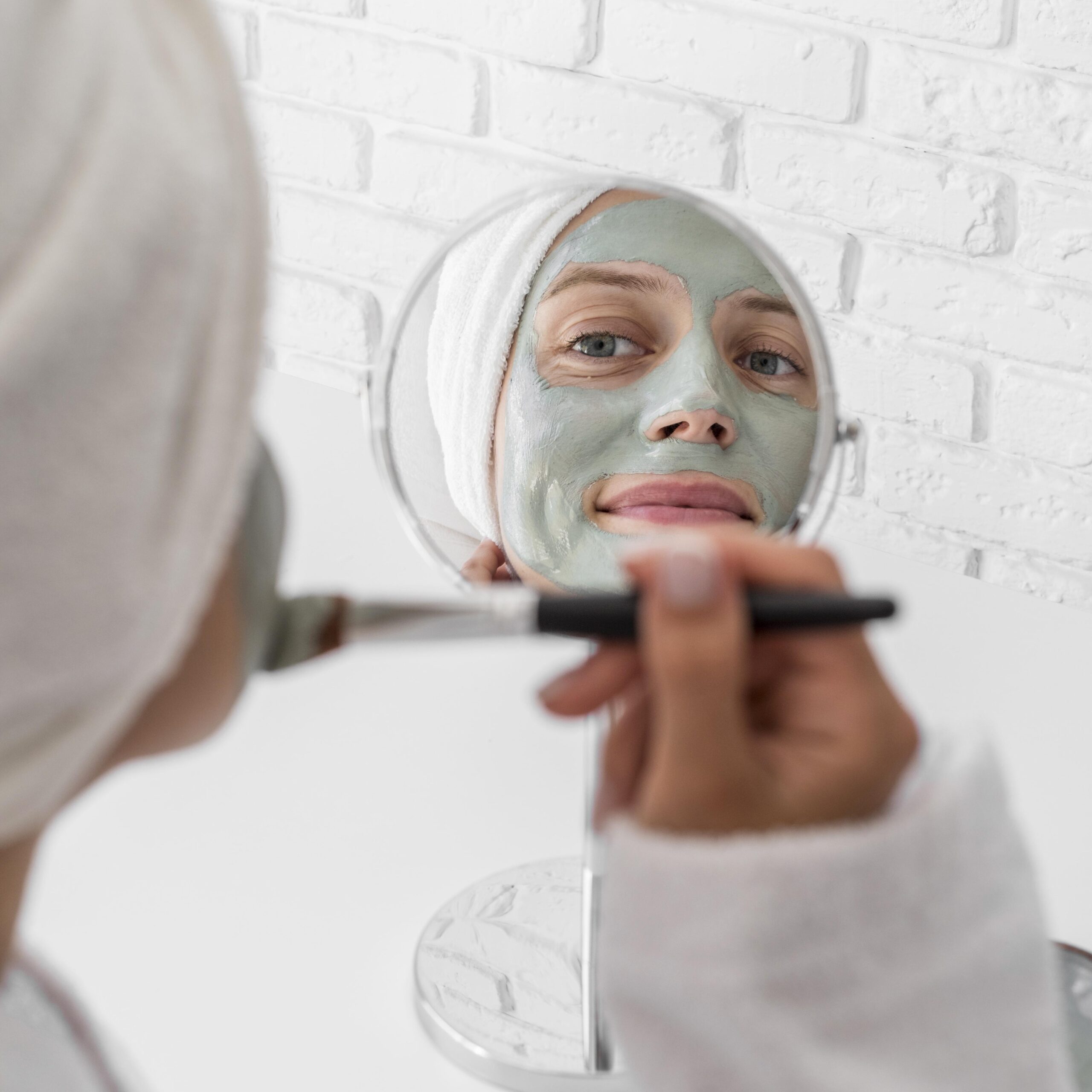 como aplicar mascarillas para el acne